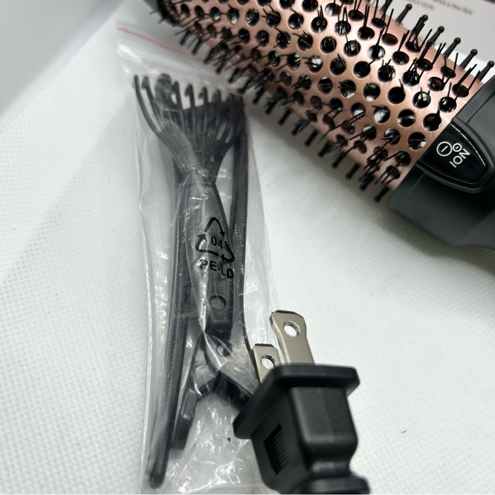 NWT Wavytalk 1.5” Thermal Brush Rose Gold Blowout Ionic Round Brush - Picture 5 of 15